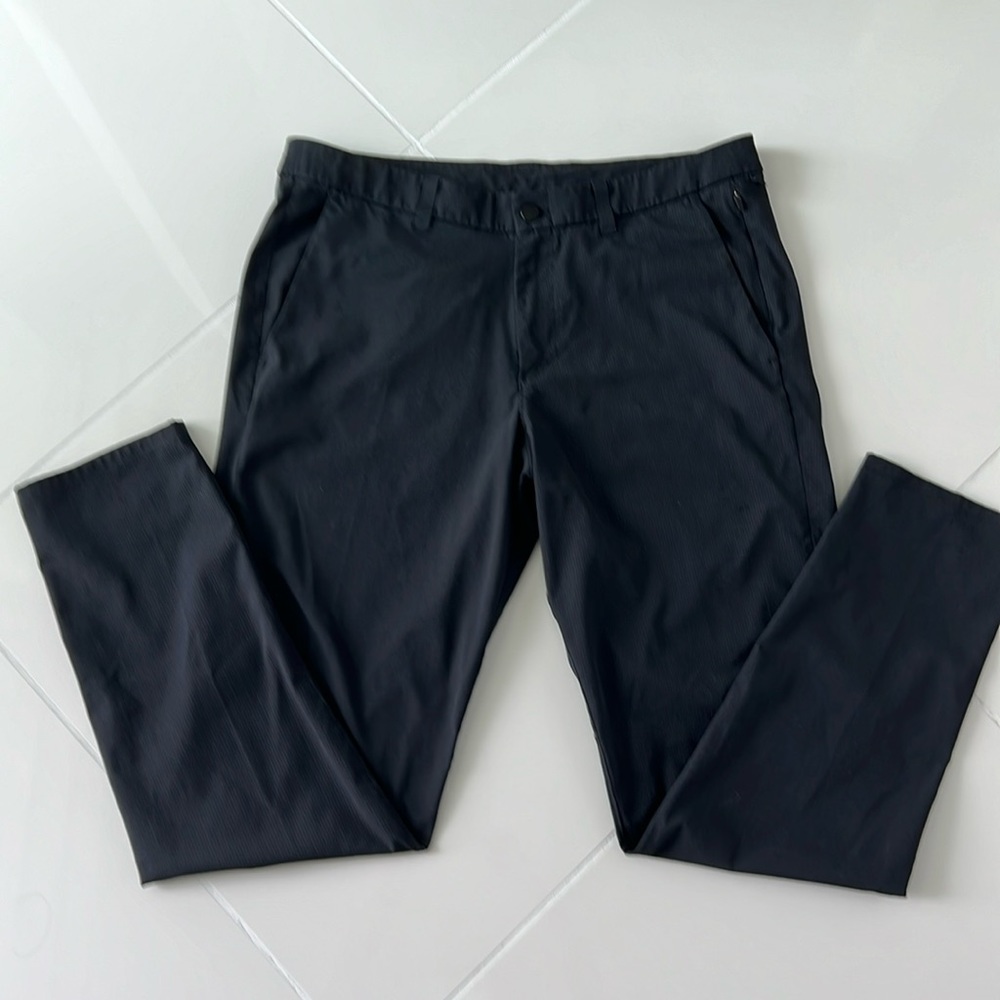 LULULEMON brand: Men’s ABC Classic-Fit Dress/ Work Pants Size 36